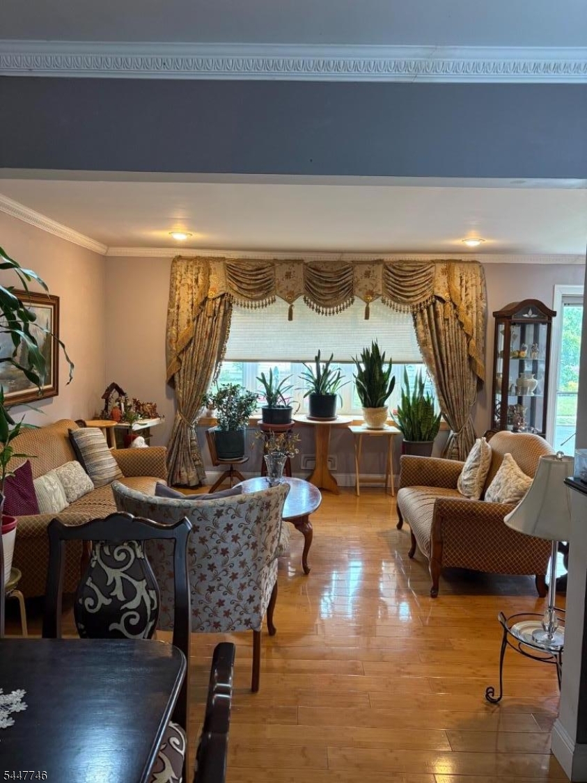30 Harding Ave