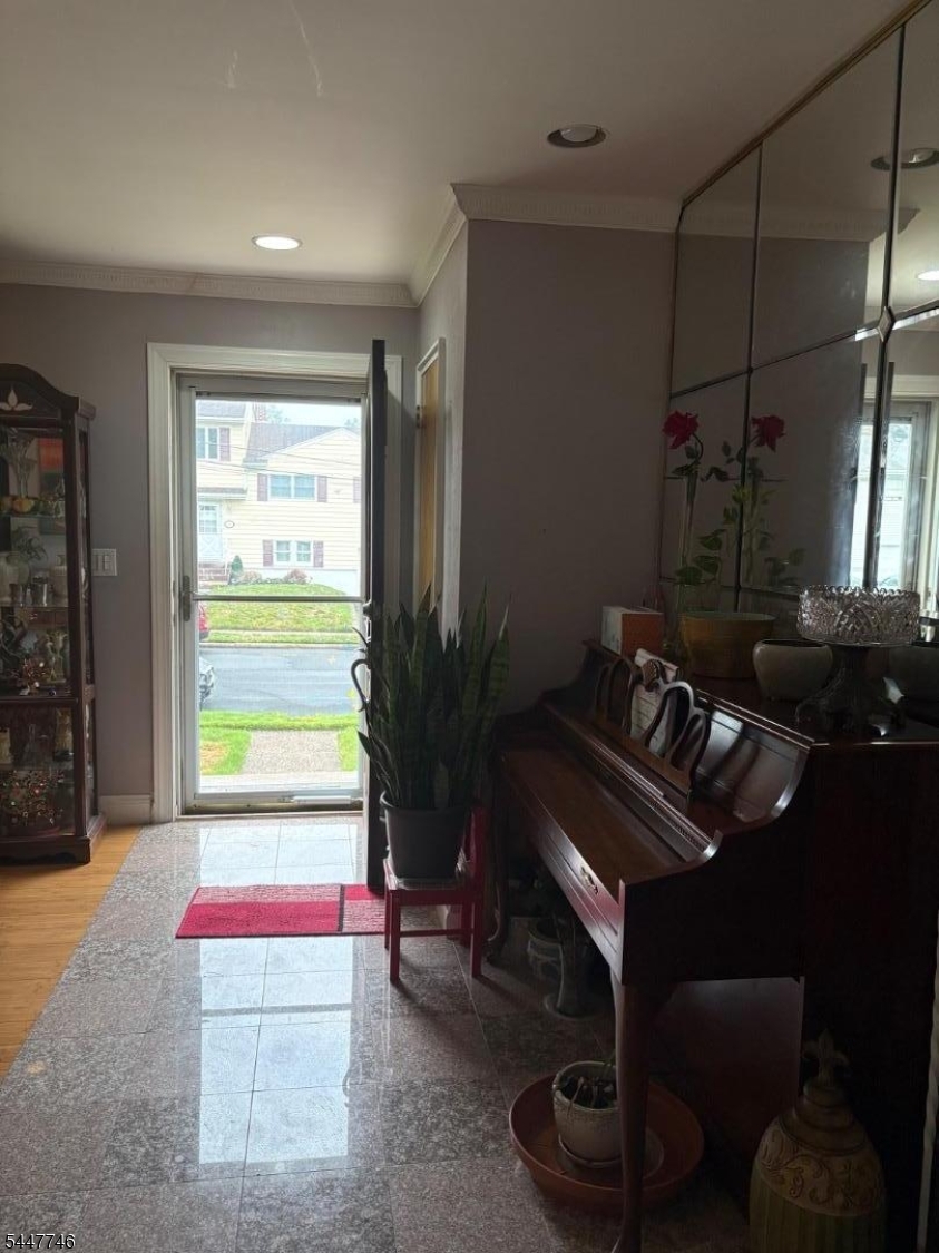 30 Harding Ave