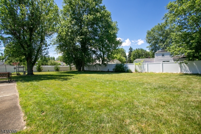 70 Knoll Rd