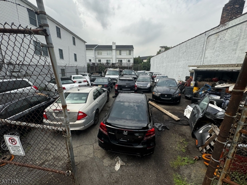 10-12 Hennessey St