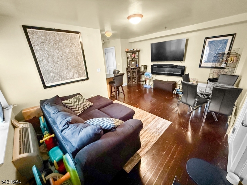 70 S Munn Ave 303