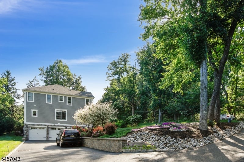 51 Mountain Ave