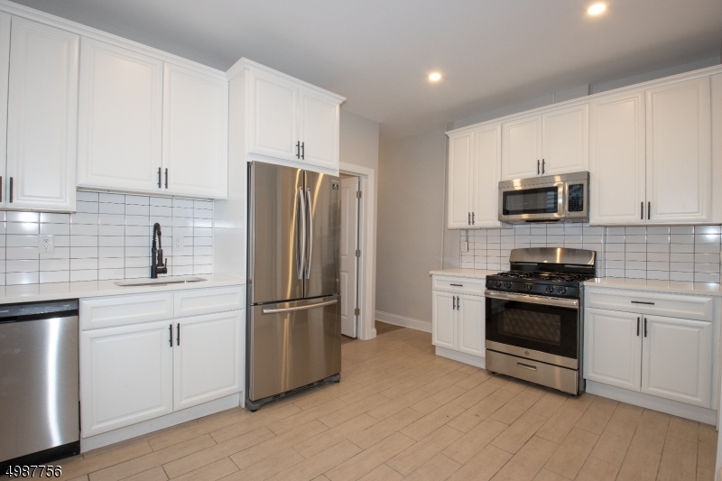 19 Northfield Ave 2R