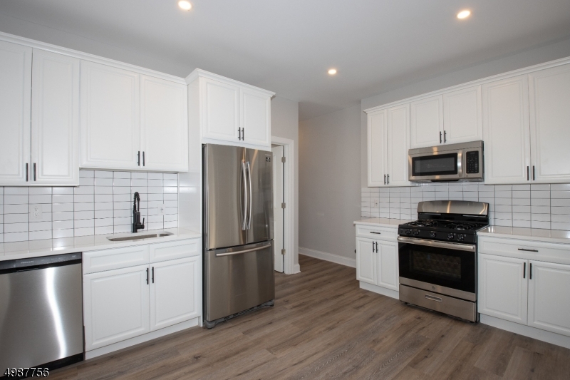 19 Northfield Ave 2R