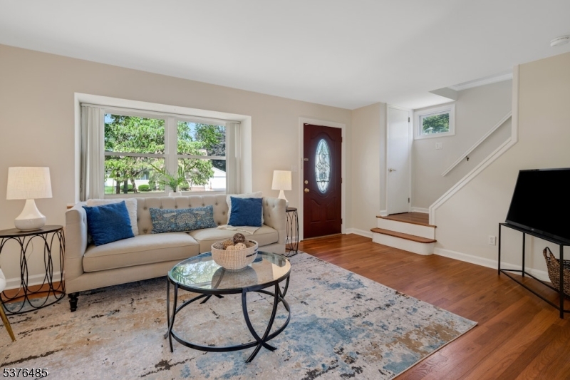 27 Anderson Pkwy