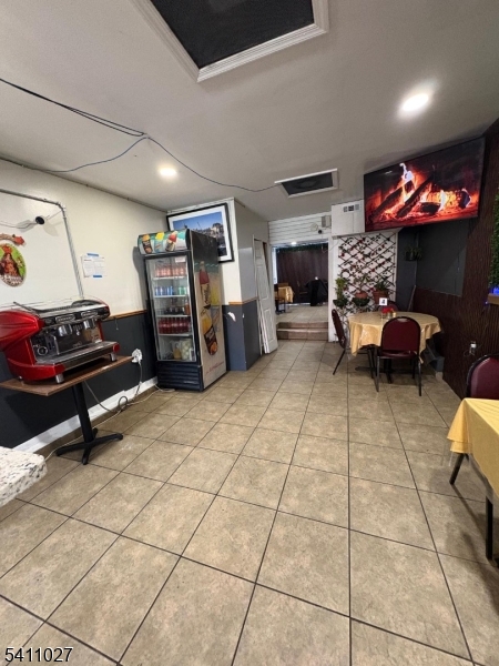 196 Bloomfield Ave