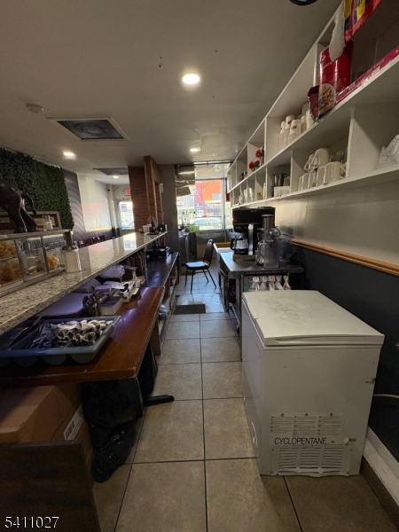 196 Bloomfield Ave
