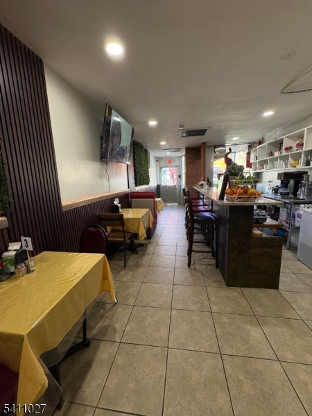 196 Bloomfield Ave