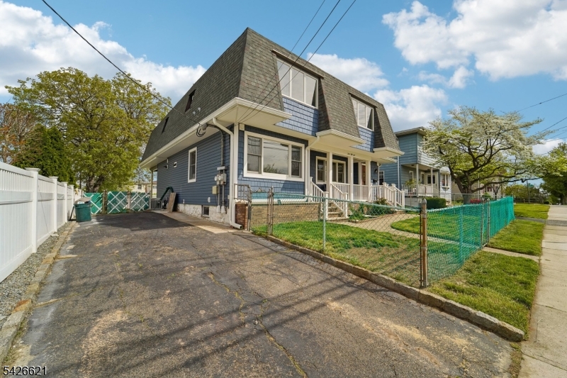 351 Banta Ave