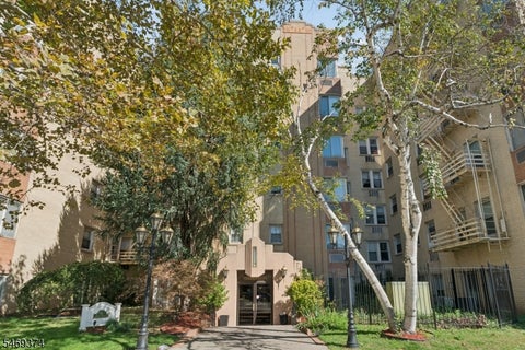 Photo for 19-31 Lyons Ave 610