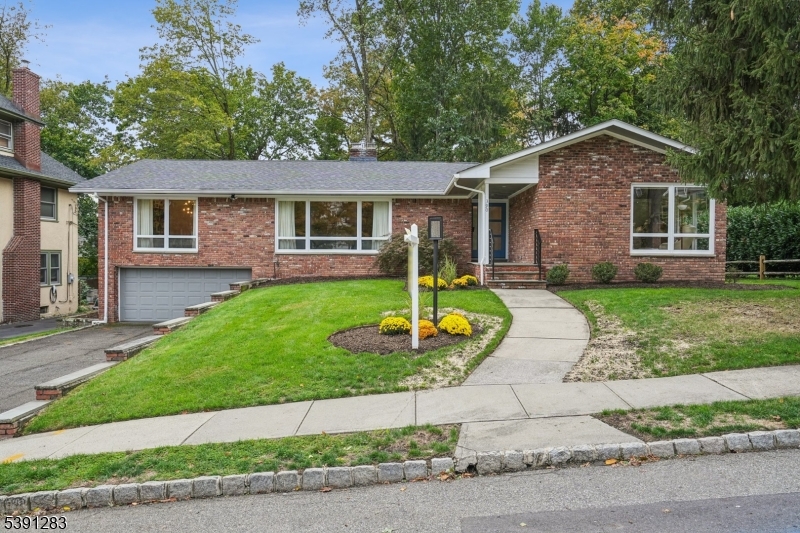 390 Melrose Pl