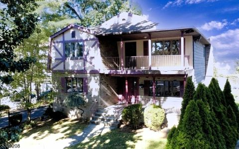 Photo of 624 Jackson Ave, Roselle, NJ 07203 (MLS # 3991258)