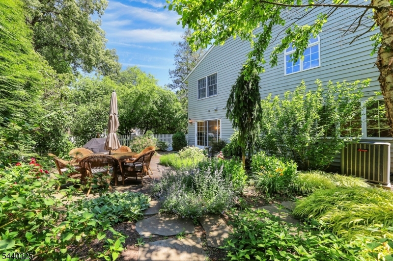 348 Highwood Ave