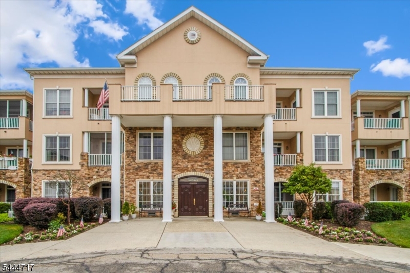 202 Cleveland Ln