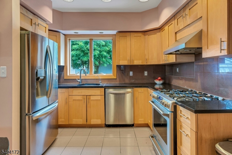 16 Russell Pl