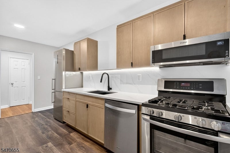 101 Gates Ave E4
