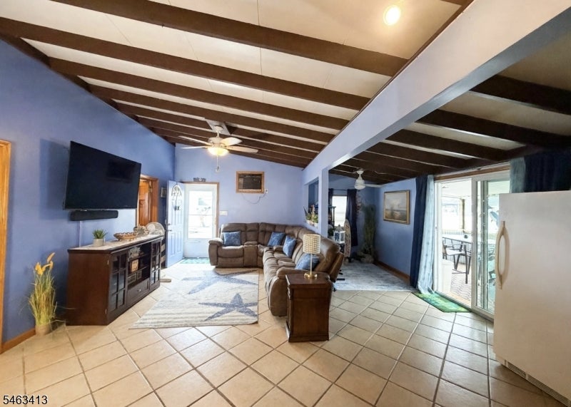 15 Beverly Ln