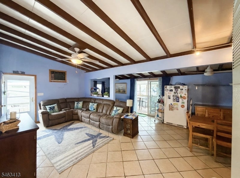 15 Beverly Ln