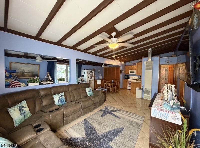 15 Beverly Ln
