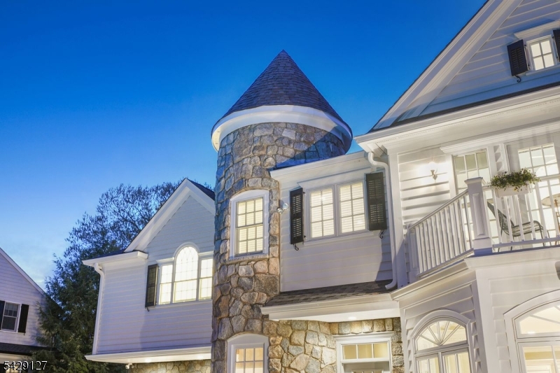 107 Huron Dr