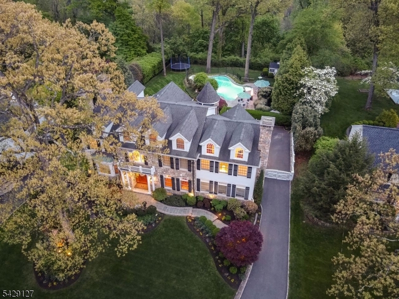 107 Huron Dr
