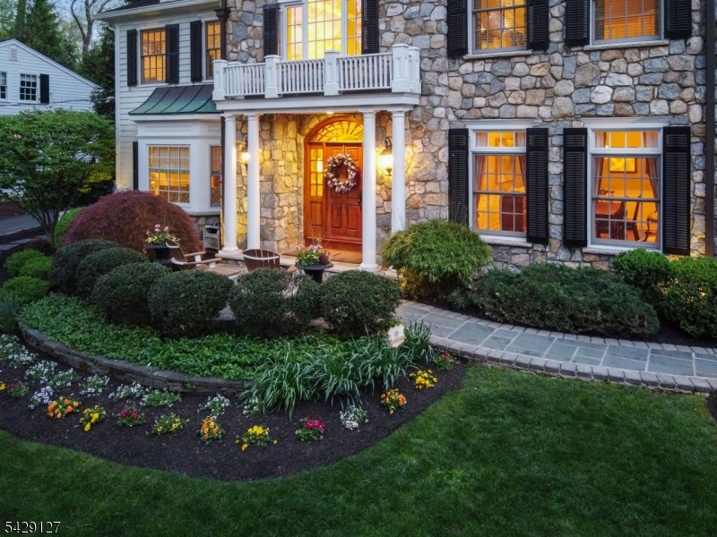 107 Huron Dr