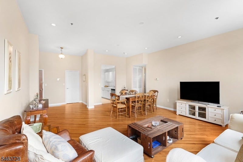 220 Main St 203