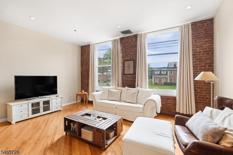 220 Main St 203