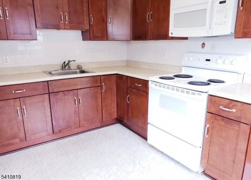 821 Bloomfield Ave 2