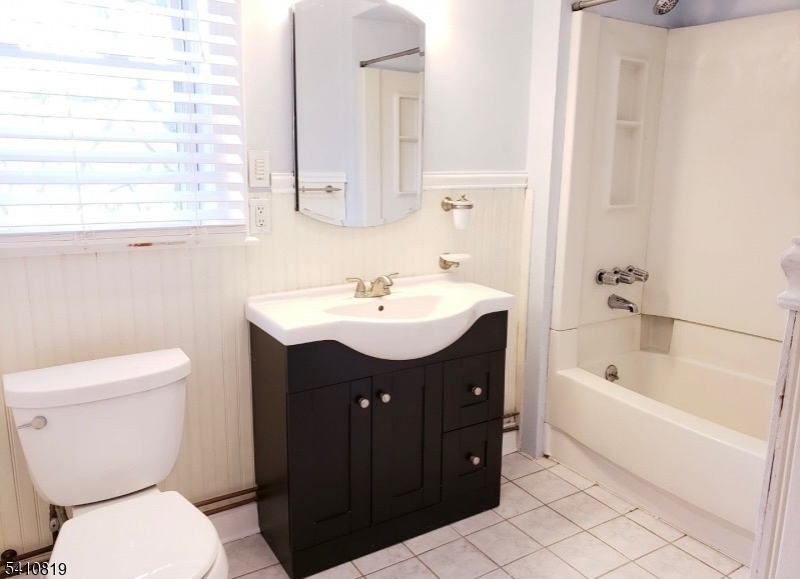 821 Bloomfield Ave 2