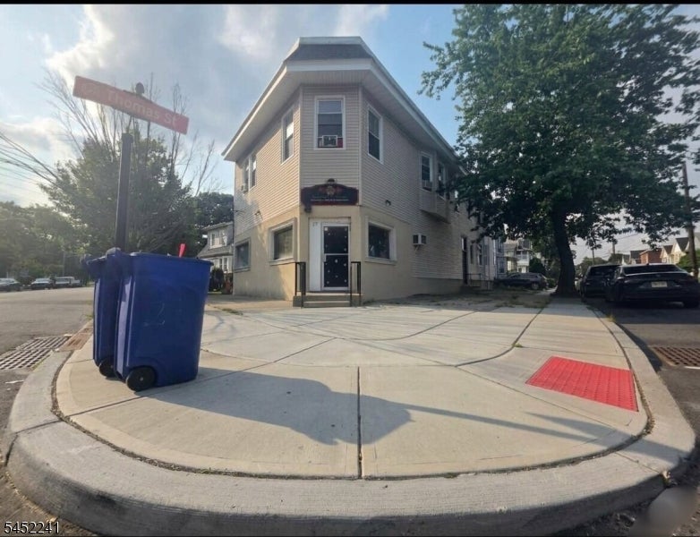 17 Maolis Ave