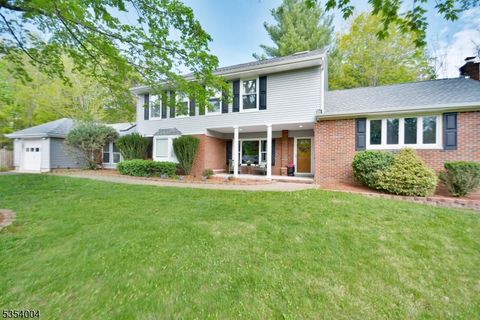 Photo of 5 Thoresen Rd, Warren, NJ 07059 (MLS # 3994364)