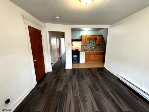 19 N 7Th St 3 Newark City NJ 07107