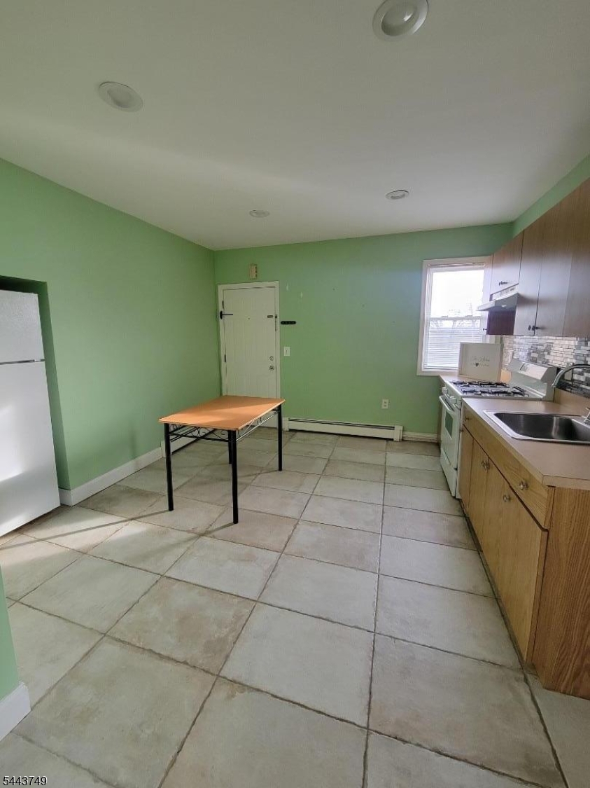 44 King St apt 3