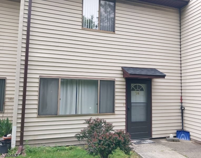 281 Reynolds Ter 24