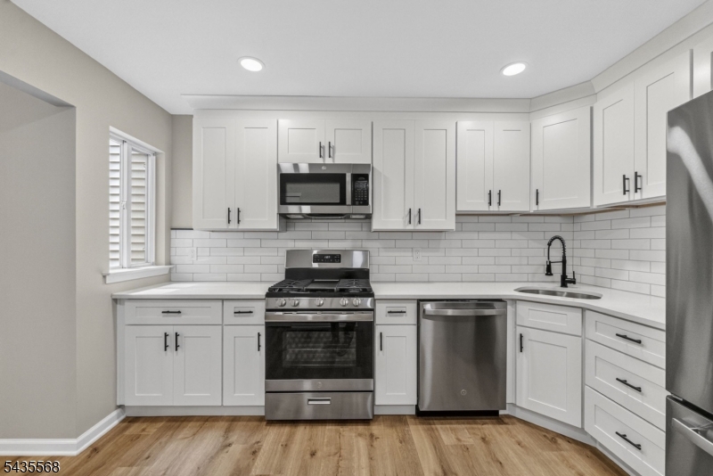 32 Woods Edge Dr