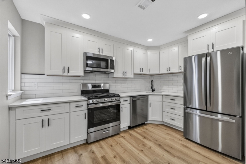 32 Woods Edge Dr