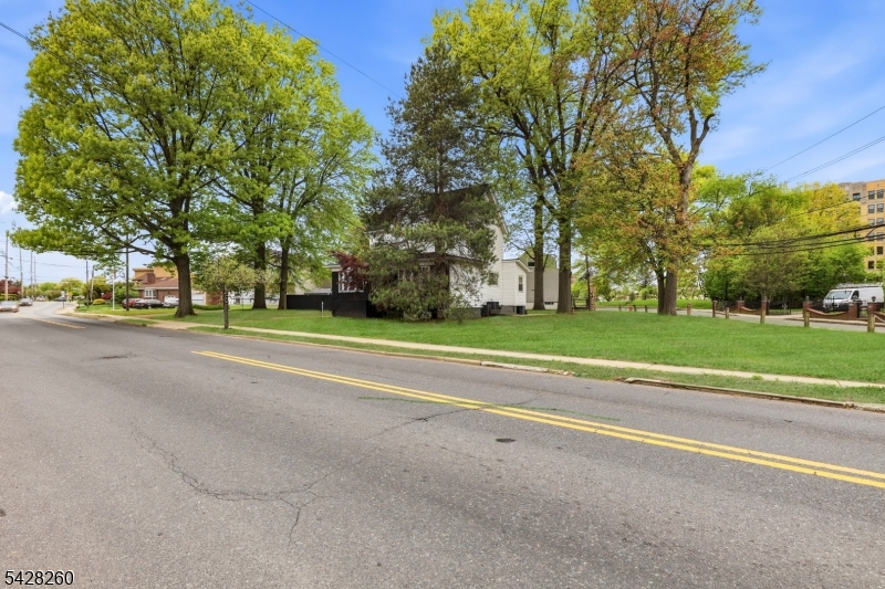 594-604 Belleville Ave