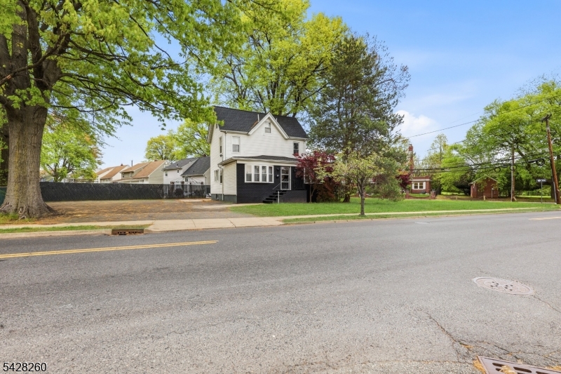 594-604 Belleville Ave