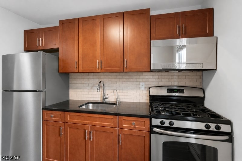 725 Joralemon St 110