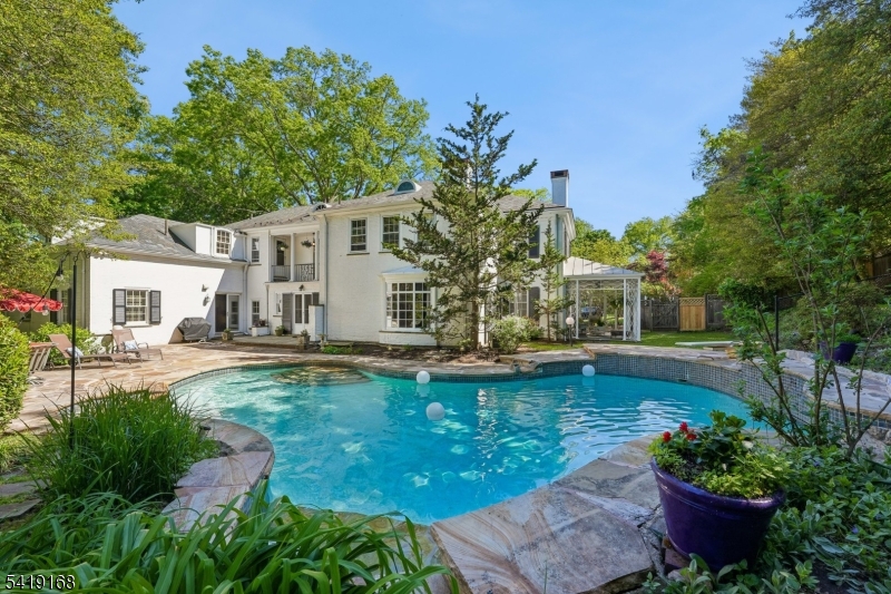 343 Forest Rd