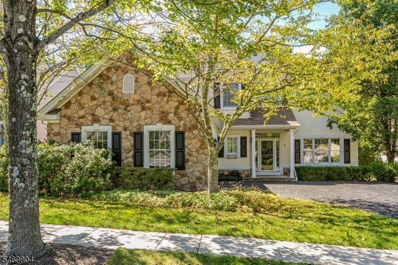 6 Ironwood Rd
