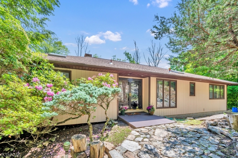 142 Decker Rd