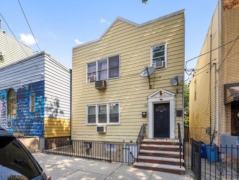 92 Hutton St Jersey City NJ 07307