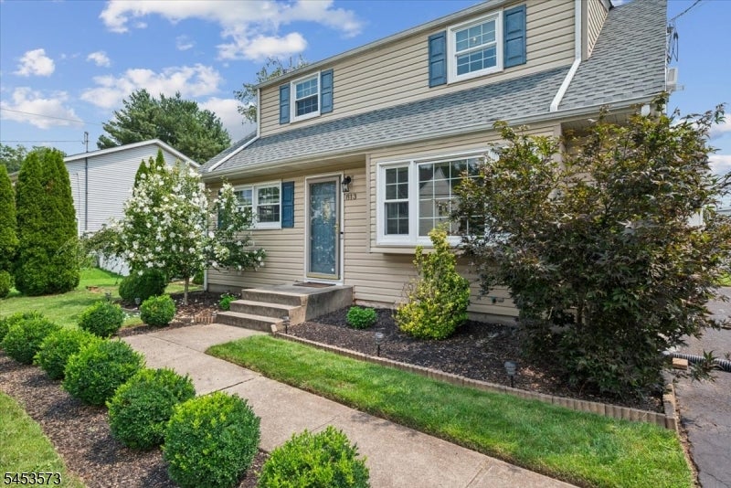 813 Raritan Ave