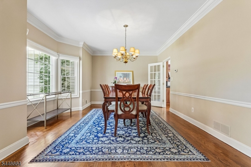 4 Hawkes Ct