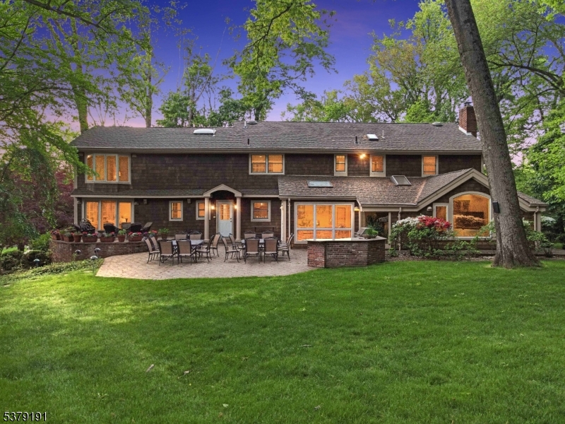 2 Canterbury Ct