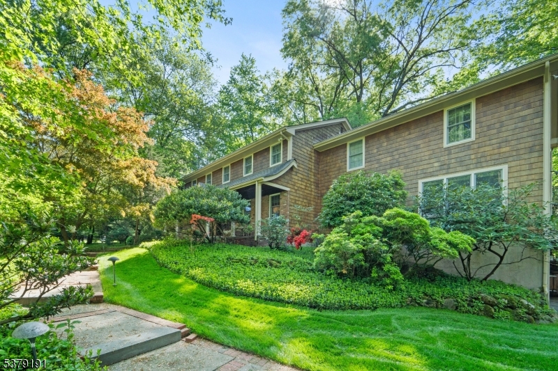 2 Canterbury Ct