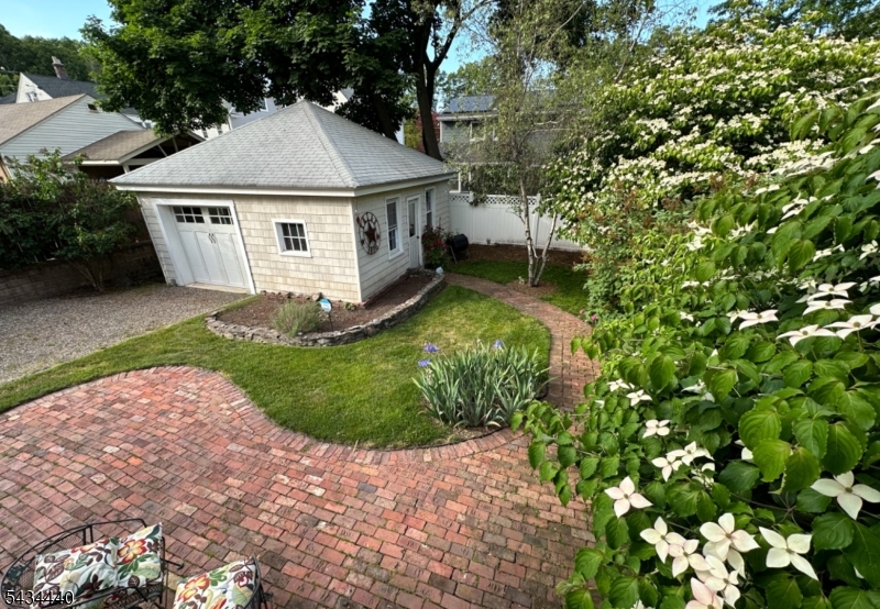12 Van Dyke Pl