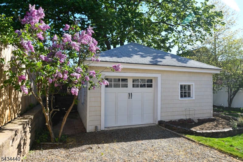12 Van Dyke Pl